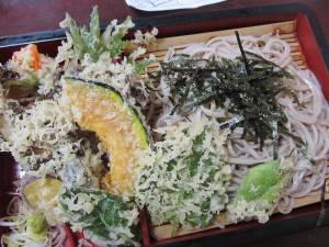 草津温泉バスターミナル内の店の天ざる