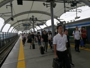 仙台アーケードの朝